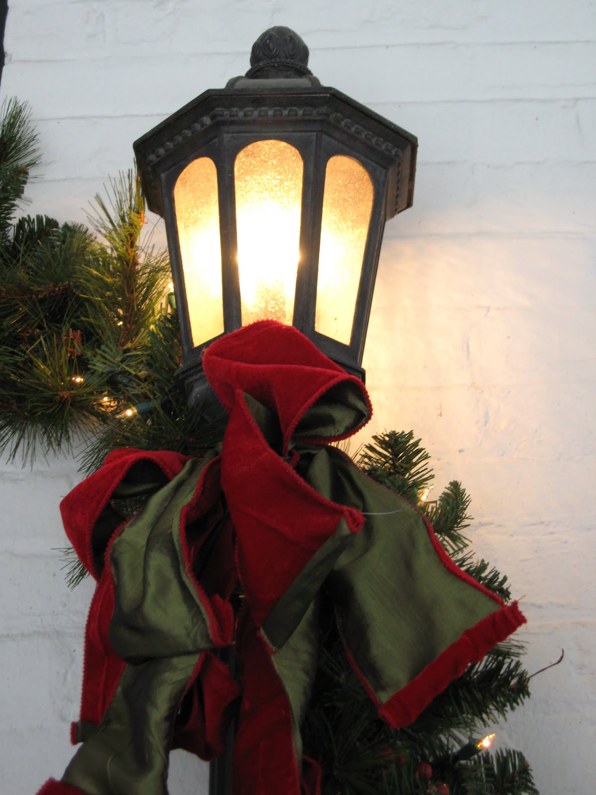 [outside+666+Christmas+2009+003.JPG]