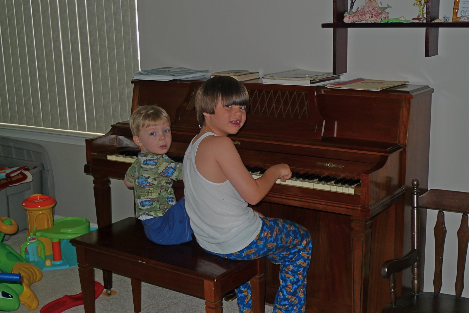 [Joshua+and+Ryan+-+piano2.jpg]
