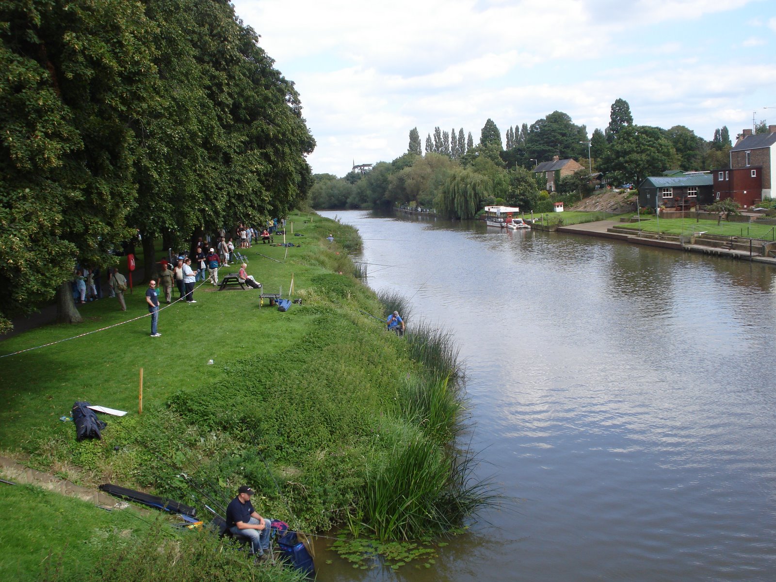 [Evesham+river2+2008.JPG]