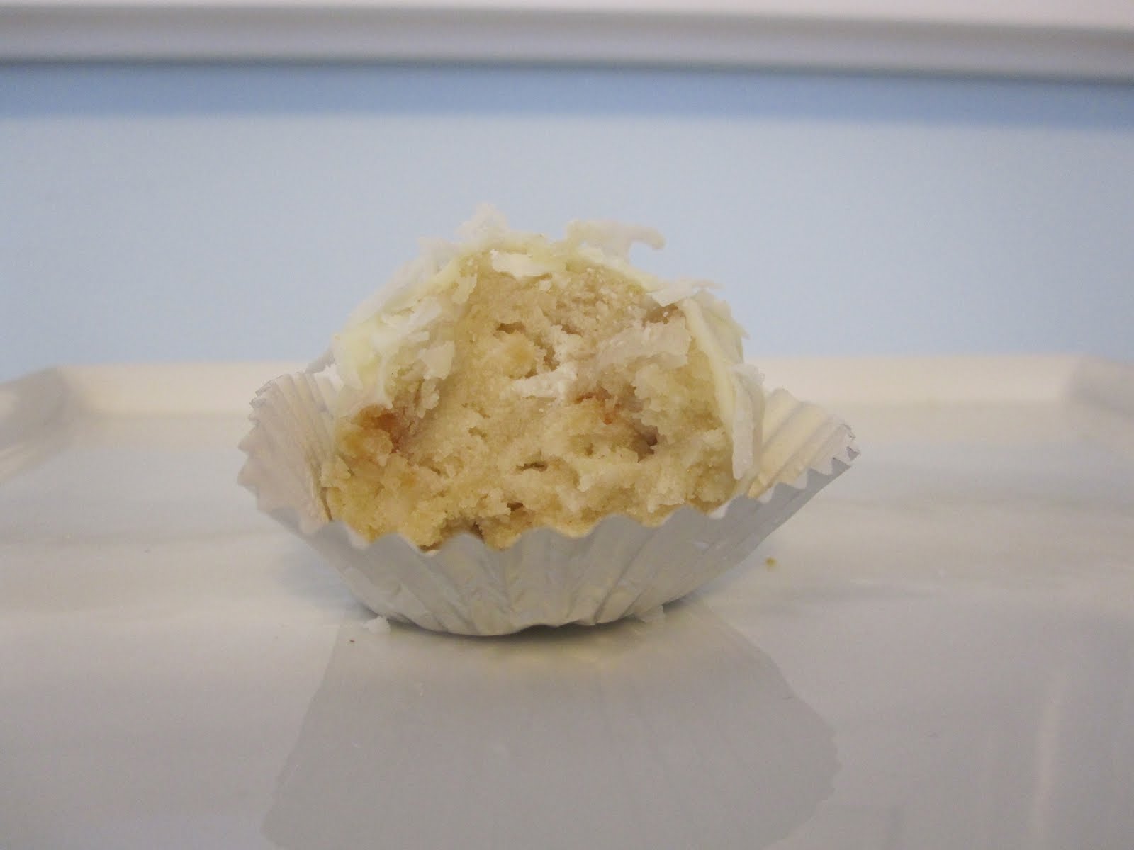 Coconut Cream Cake Pop Tutorial