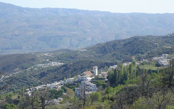 Mecina Bombarón with Golco in the background - foto: casa rural El Paraje