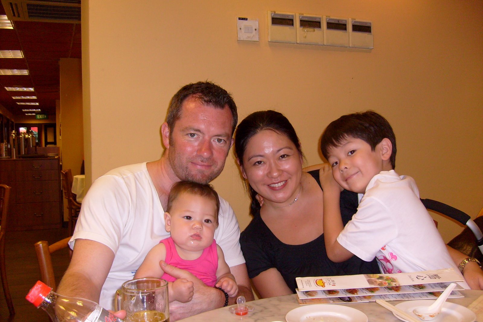 [Family+at+Chinese.JPG]