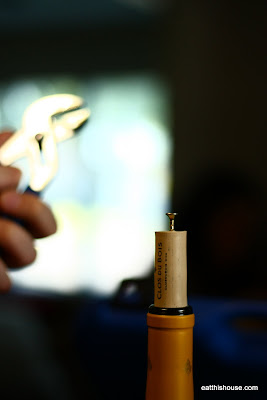 opening a wine bottle without a corkscrew