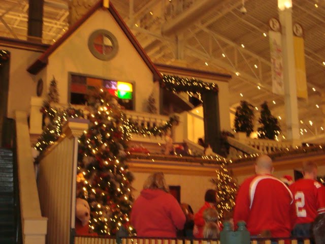 Jess back in the States: Christmas time in Easton Town Center Mall