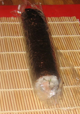 Cutting kimbap rolls