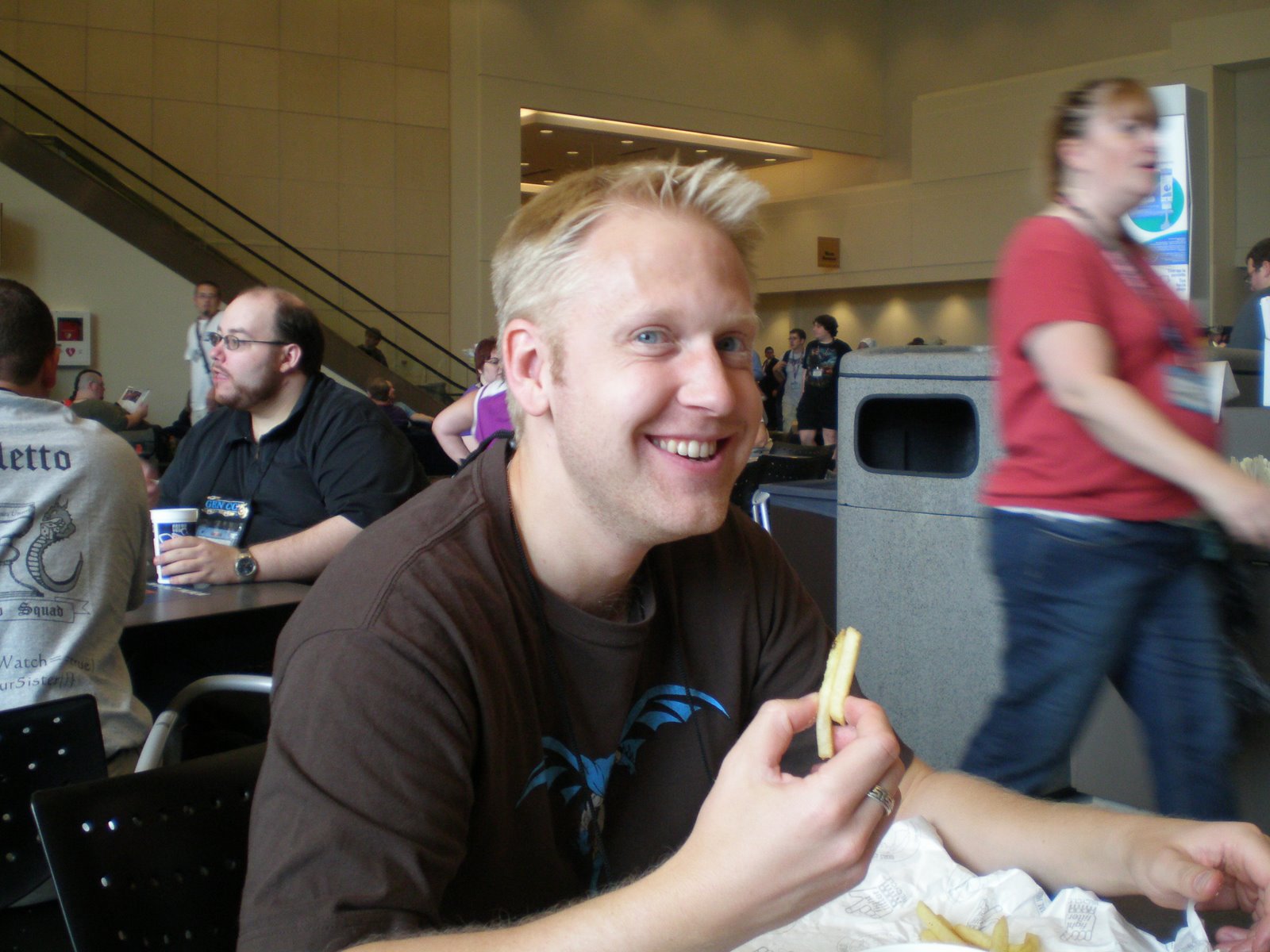 [Paul+eating.JPG]