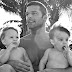 Ricky Martin, sin camisa y sus bebes