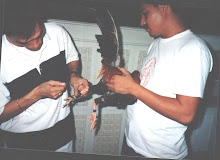 "KNIFE" or "TARE" being attached to the "Fighter Cockbird".(Manila 1995.