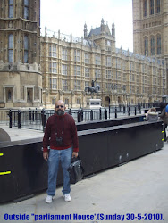 Near the British Parliament.(Sunday 30-5-2010)