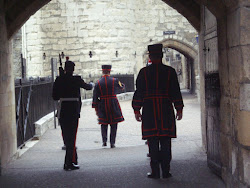 Entrance to the "Tower Of London" (Thursday 27-5-2010).The "Yeoman warders(beefeaters)" guards .