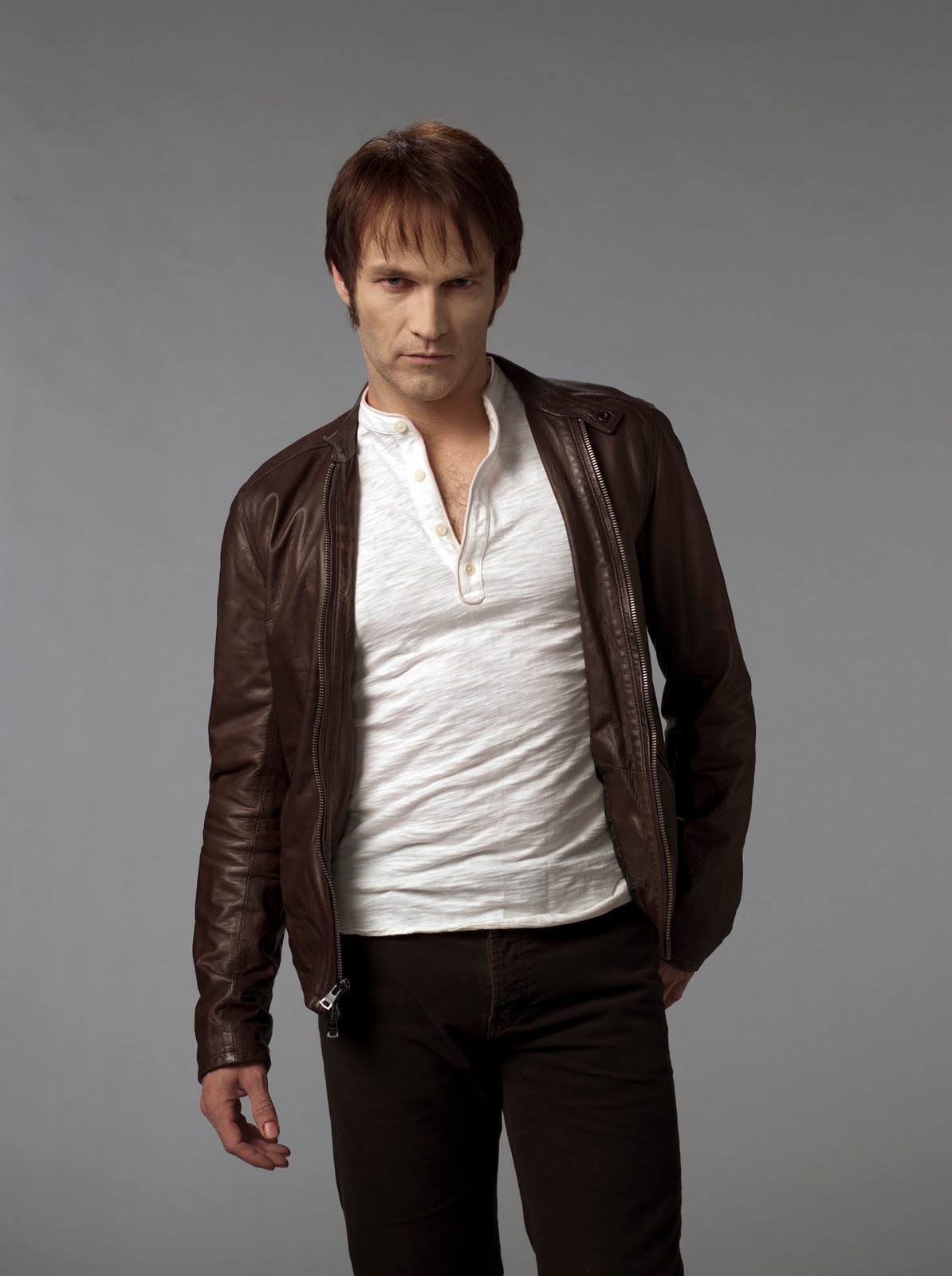 http://4.bp.blogspot.com/_Wvav-uUB1G0/TEmGU4FBUCI/AAAAAAAAJhQ/vhKsHr_3rMo/s1600/bill-compton-stephen-moyer-season-3.jpg