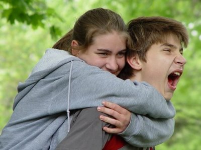 http://4.bp.blogspot.com/_X01pfQIkFik/TEBktoLBfpI/AAAAAAAAB_c/UZhszPcIQqQ/s1600/casal%2520de%2520adolescentes%25202.jpg