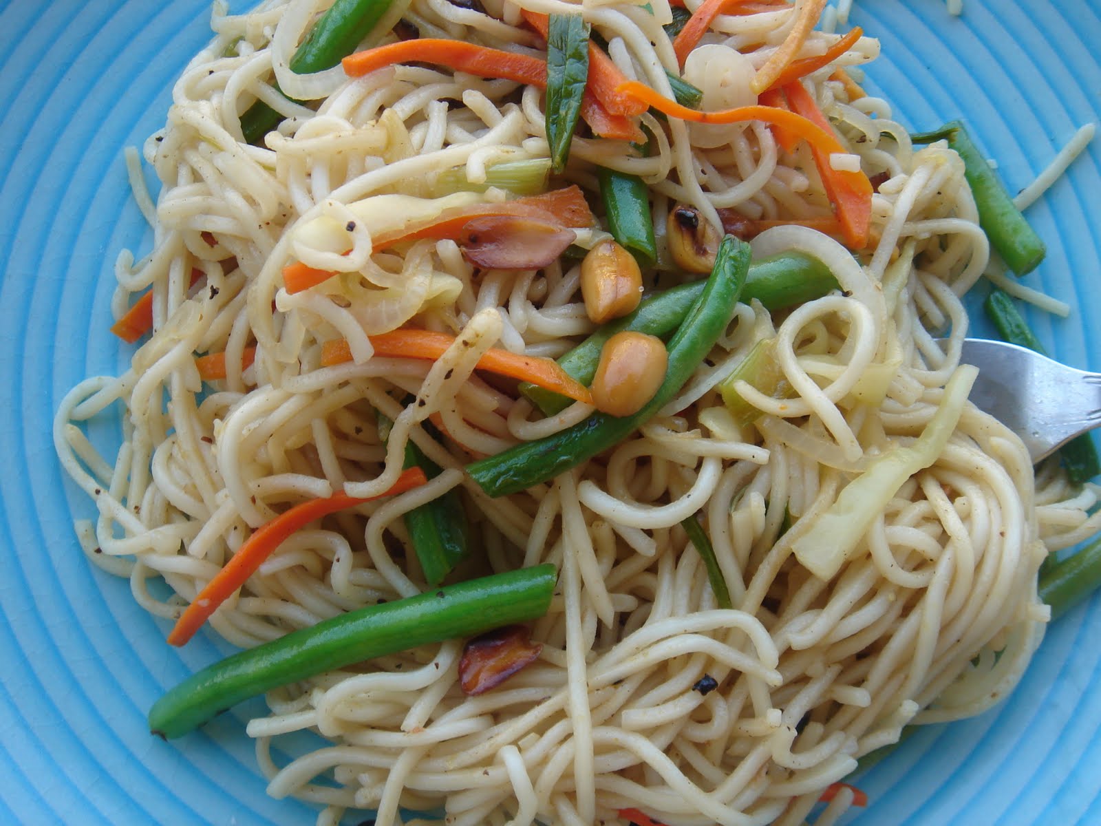 The Weekend Epicurean Veg Hakka Noodles