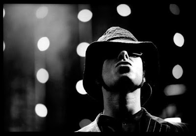 liam gallagher in a hat singing