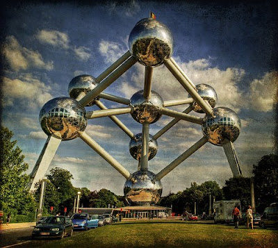 http://4.bp.blogspot.com/_X2sjPjJJdH8/SglSalW6dmI/AAAAAAAAJw0/EkHkMETvcQo/s400/Atomium-Brussels.jpg