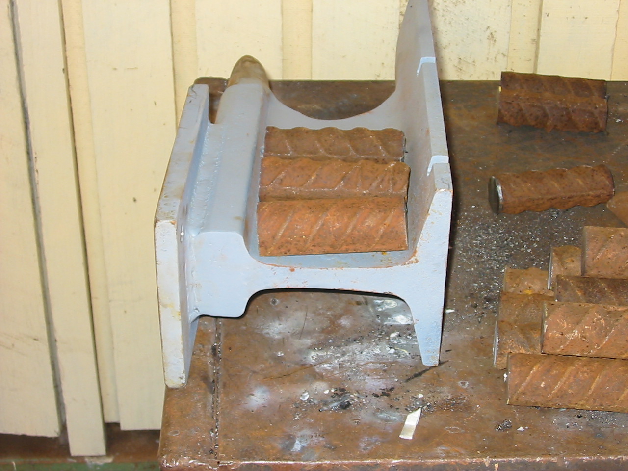 Des' projects or "Musings from the Shed": Homemade Anvil - RR Anvil ...