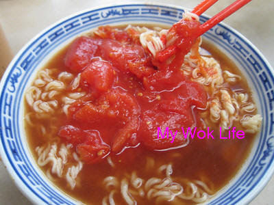 My Wok Life Cooking Blog Signature Crispy "Piggy" Bun & Fresh Tomato Noodle Soup at 勝香園 @ Sheung Wan, HK Island (香口脆脆和番茄汤面 @ 上環勝香園大排檔）