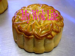 My Wok Life Cooking Blog Single Yolk White Lotus Paste Moon Cake