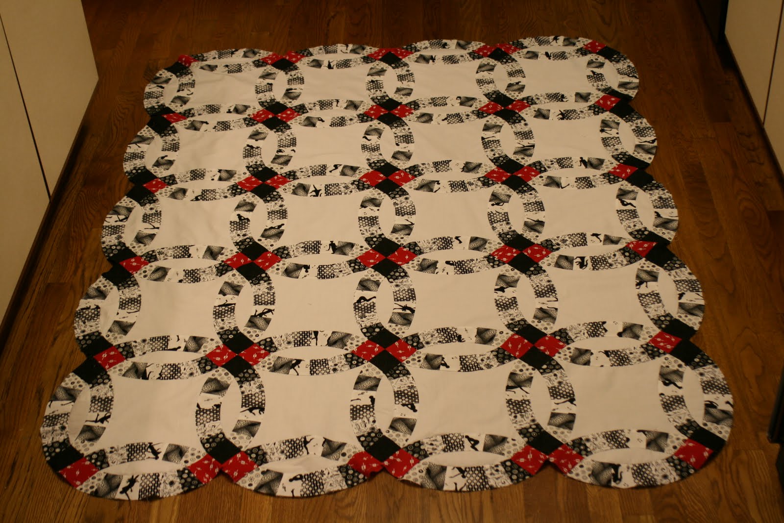 Cotton Creek Sewing: Double Wedding Ring Quilt Pieced!