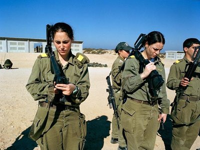 [Israeli_Army_Girls_40.jpg]