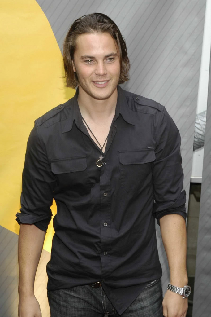 [taylor-kitsch-long-hairstyle3.jpg]