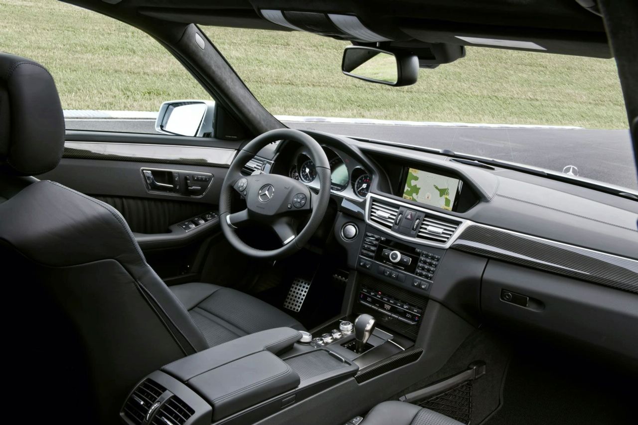 http://4.bp.blogspot.com/_XAfd_7tucsw/S8hfTP8pAdI/AAAAAAAADy4/vhBTPzGmpfg/s1600/2010+Mercedes+E63+AMG+Estate+-+Interior.jpg