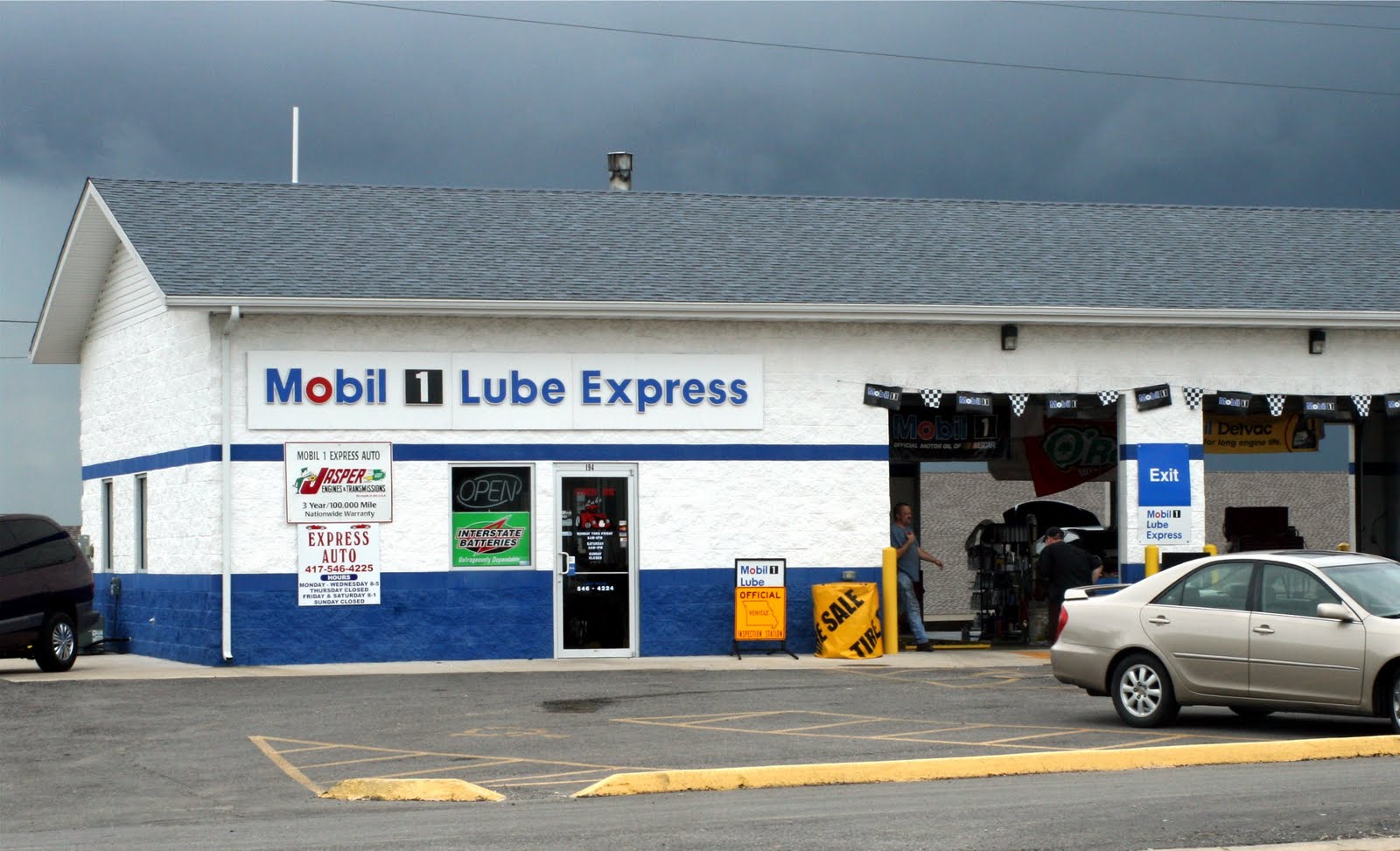 Mobil One Express Auto Oil Change in Forsyth Missouri