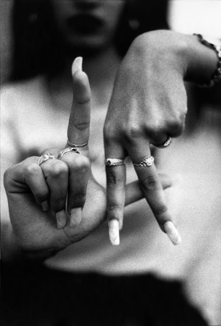 http://4.bp.blogspot.com/_XBn2_jEe9aU/SZNv8YkttPI/AAAAAAAAA8s/QLnpoMyDjJg/s400/LA_Hands.jpg