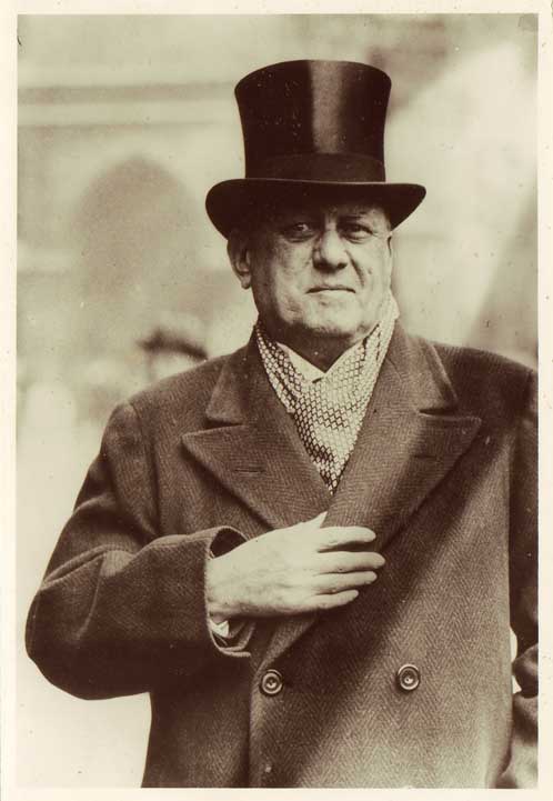[Aleister-Crowley-32KB.jpg]