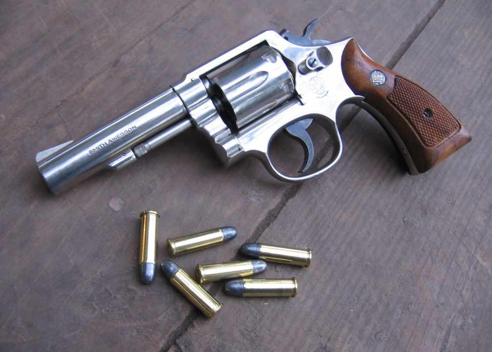 [SMITHandWESSONmodel10-8small.jpg]