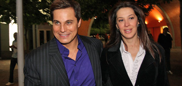 http://4.bp.blogspot.com/_XDakm4pBR4o/TE3rgiEa5zI/AAAAAAAAK5s/ZExrWNzFf40/s1600/Claudia-Edison-260710.jpg