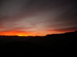 15-10 zonsondergang boven Oña