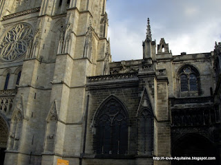 Front of Saint André Cathedral before and after cleaning