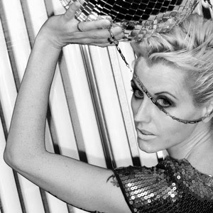 Dolores O'Riordan Hairstyle and Fashion Dolores O'Riordan Hairstyle and Fashion