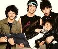 Jonas Brothers And Frankie :))
