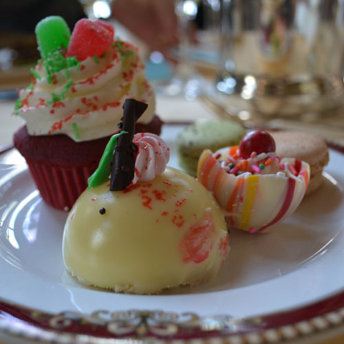 lifestyle The Breakers Hotel Christmas Brunch