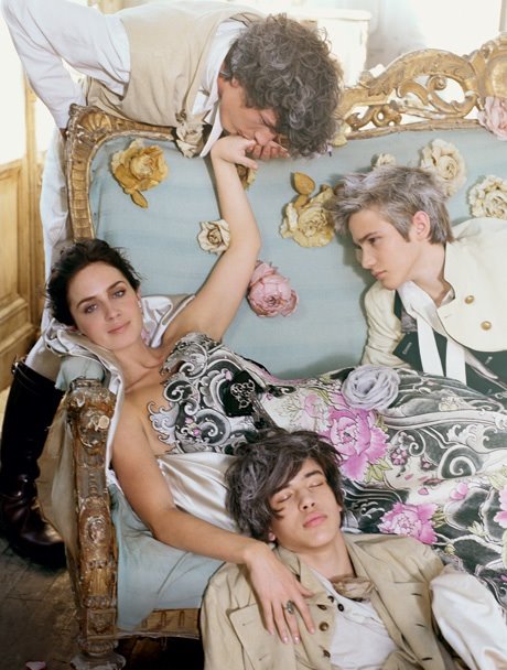 [emily-blunt-0905-pp08.jpg]