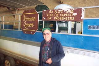 [Winona+Queen+and+Chuck.jpg]