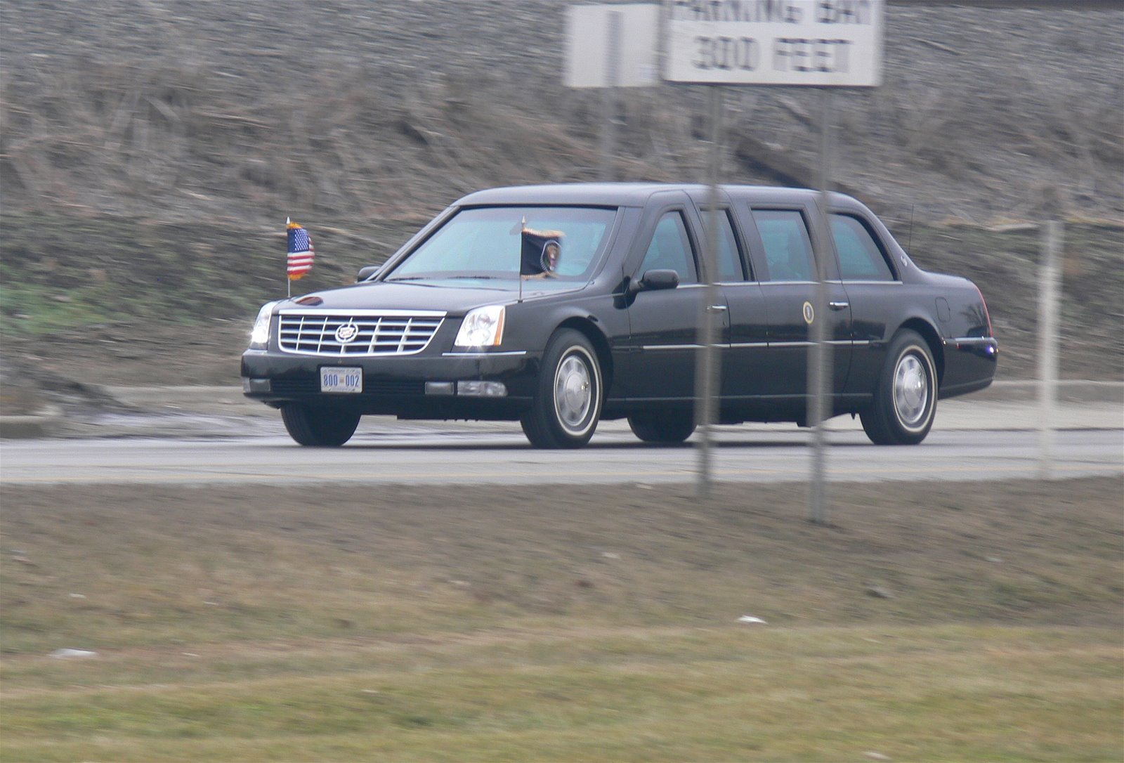 [Obama+car--Mitchell020909.JPG]
