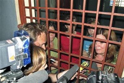 [missionaries kidnap haitian children.jpg]