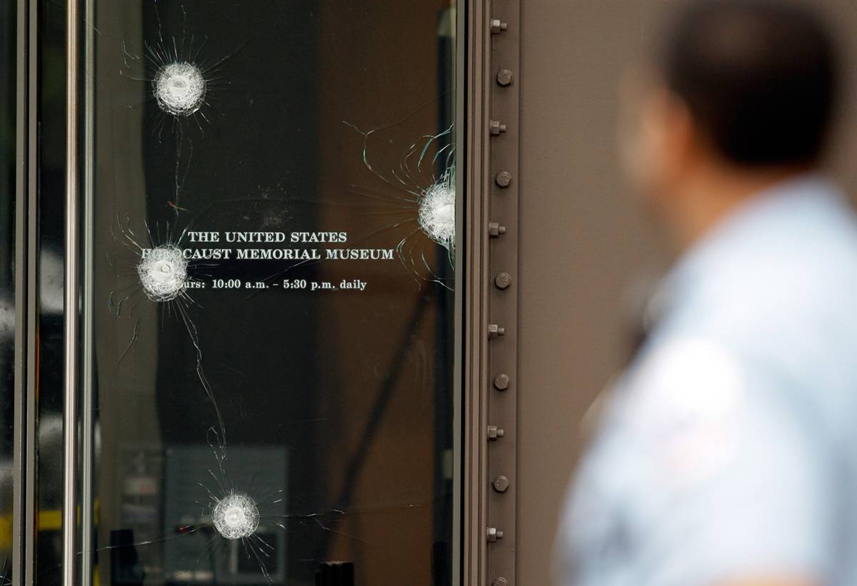 [museum+shooting.jpg]