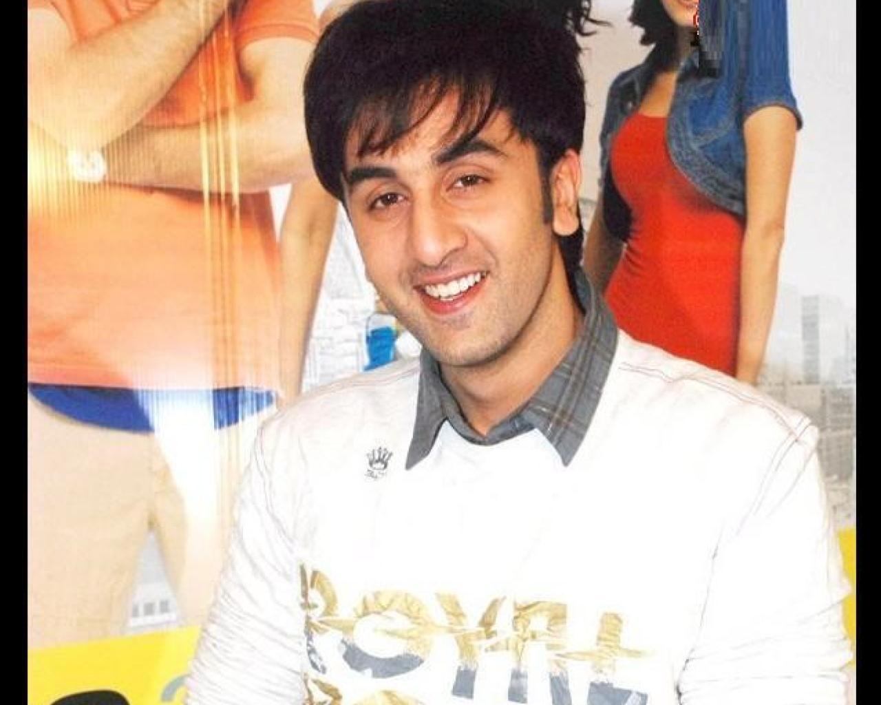 http://4.bp.blogspot.com/_XMRl0pNTUJc/THDXGKihv4I/AAAAAAAAAPc/x5zOlcAtSys/s1600/ranbir-kapoor-in_+movie_promotion.jpg