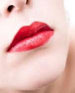 Como pintarte con lapiz labial sin mirarte al espejo