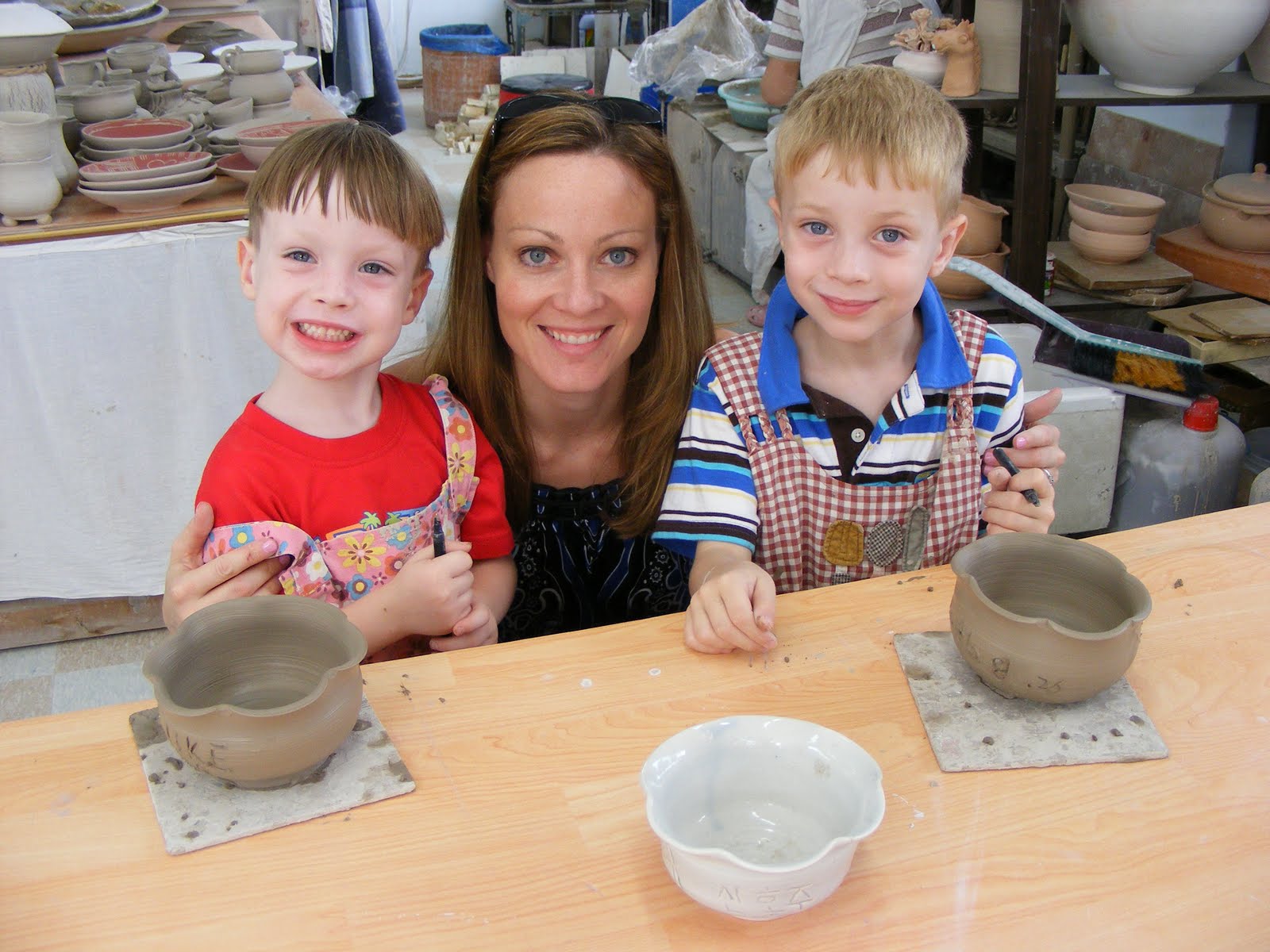 [us+in+the+pottery+shop.JPG]