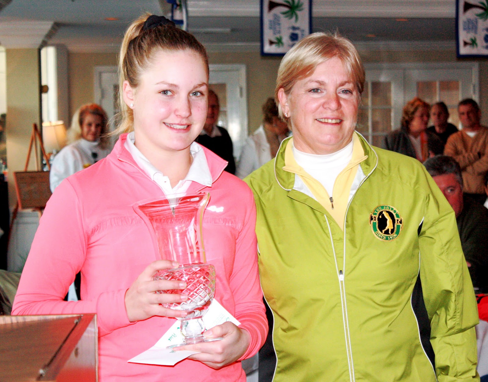 http://4.bp.blogspot.com/_XNT76S7dorE/TTS11CLYxmI/AAAAAAAACnc/nQ8uOzsBwNI/s1600/CHARLEYHULL+with+The+Sally+2nd+place+trophy+2011.jpg