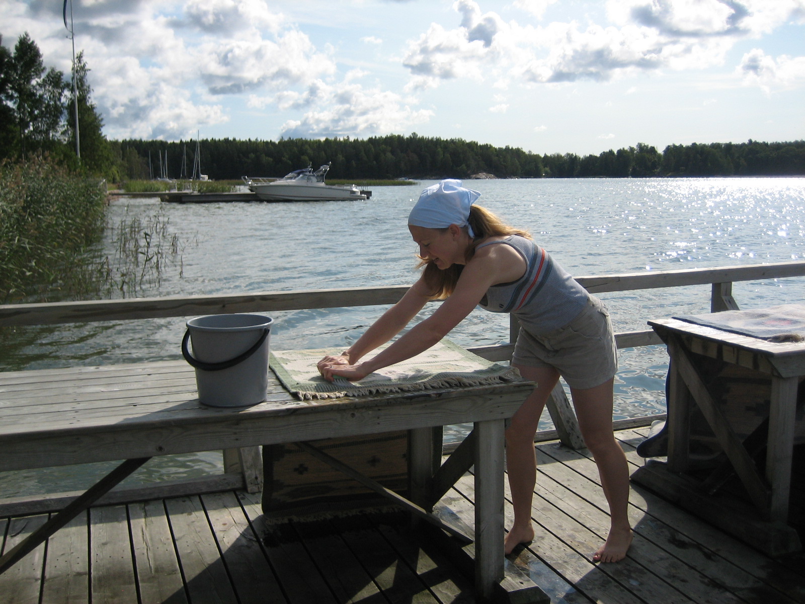 [matt+cleaning+Heidi+1.jpg]