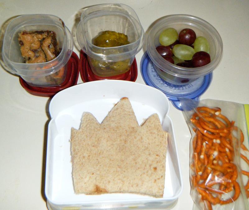 What's For School Lunch? USA School Lunch Bologna Sandwich and Grapes
