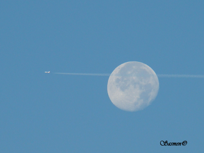 [Moon+Air.jpg]