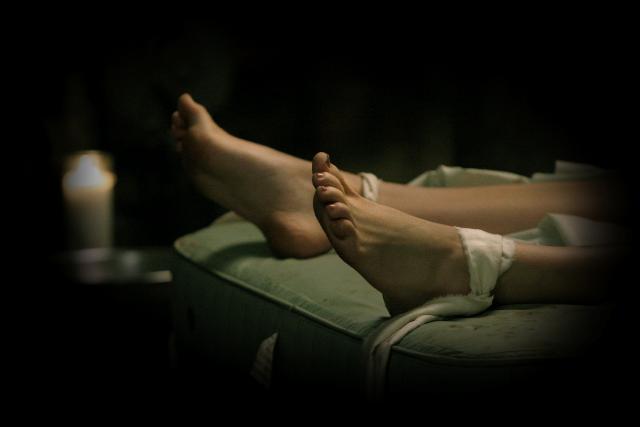 [deadgirl-feetv2.jpg]