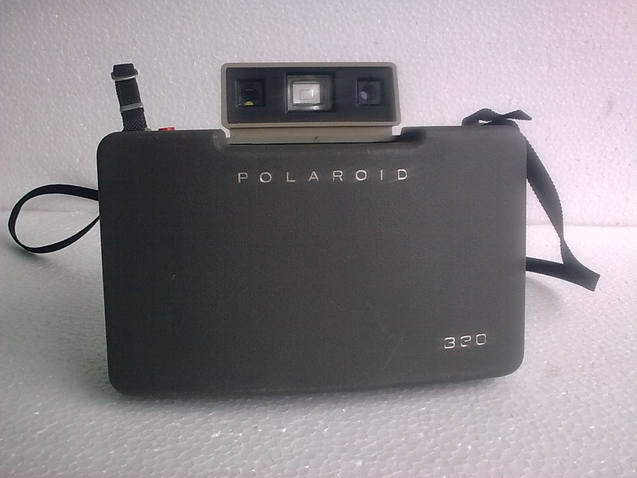 Kamera vintage merk Polaroid automatic330 land camera. 